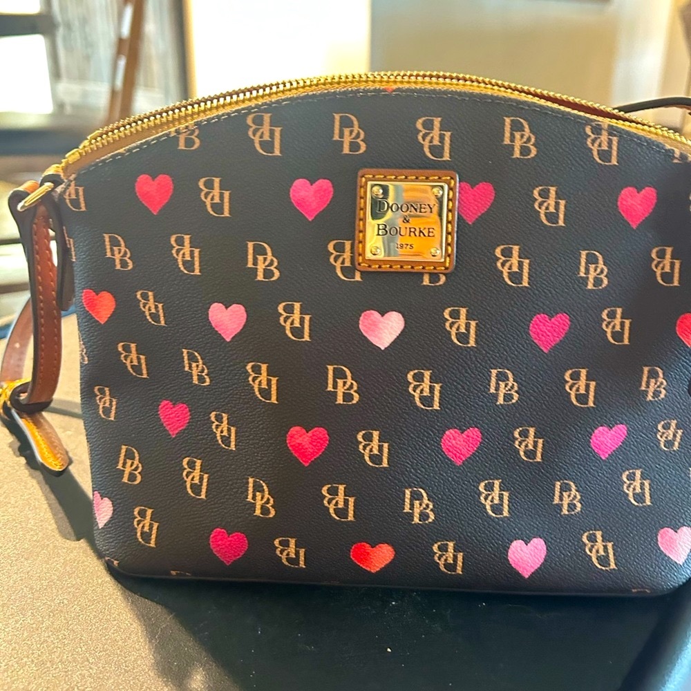 Dooney & Bourke in mint condition.